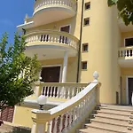 Nicole House - & Bed & Breakfast *