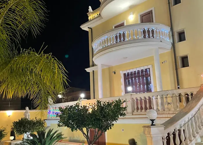 فندق مبيت وإفطار Nicole House - &