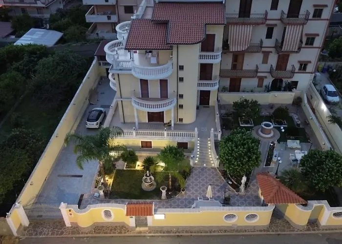 فندق مبيت وإفطار Nicole House - & *