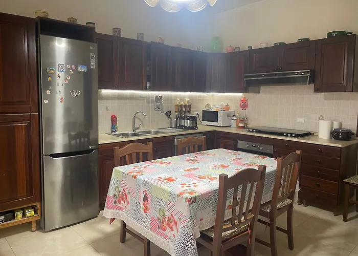 فندق مبيت وإفطار Nicole House - &