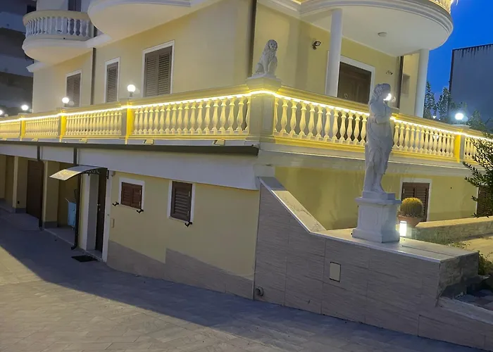 فندق مبيت وإفطار Nicole House - & *