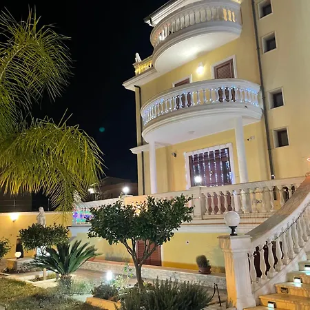 فندق مبيت وإفطار Nicole House - &