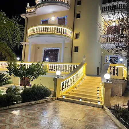 Nicole House - & Bed & Breakfast