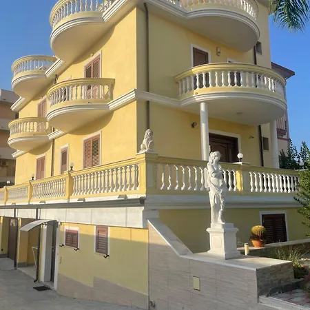 فندق مبيت وإفطار Nicole House - & *