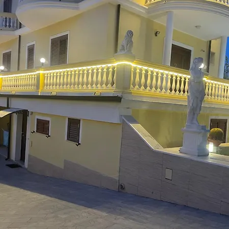 فندق مبيت وإفطار Nicole House - & *