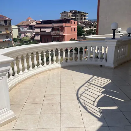 فندق مبيت وإفطار Nicole House - &