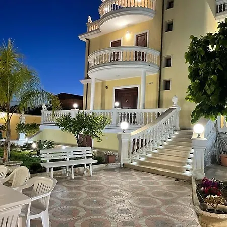 Nicole House - & Frühstückspension Gallico Marina