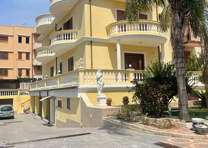 Nicole House - & * Gallico Marina